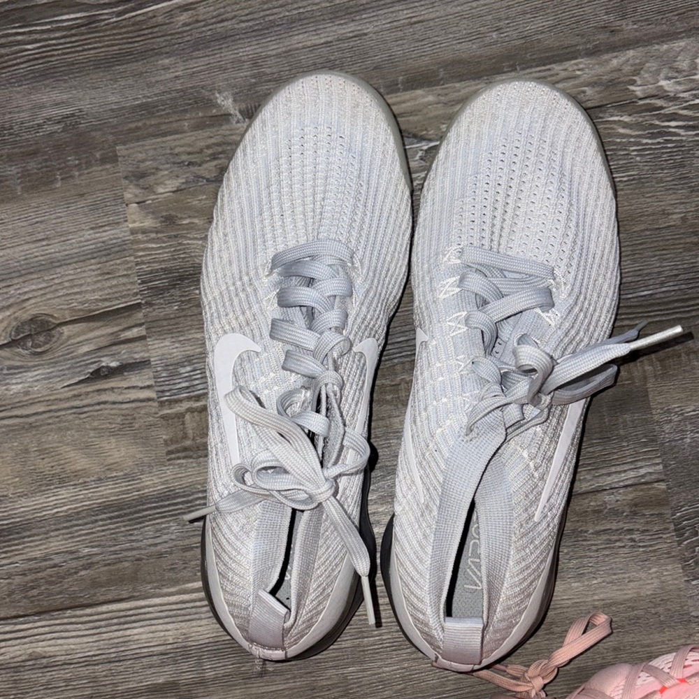 Nike Gray Athletic Shoes with Classic Design